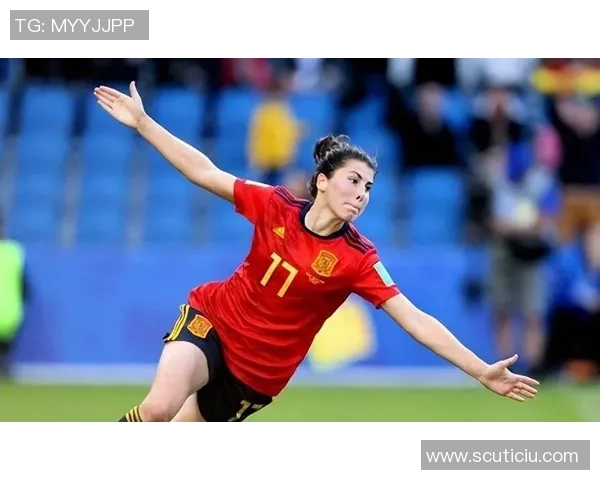 宽肩足球球星横扫绿茵赛场力量与荣耀并存引爆全球热潮