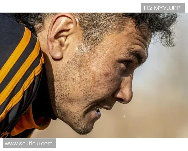 新疆足球草根球星崛起 打破困境成就梦想的故事