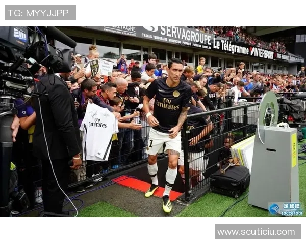 足球球星百人卡市场价值分析及收藏投资前景探讨